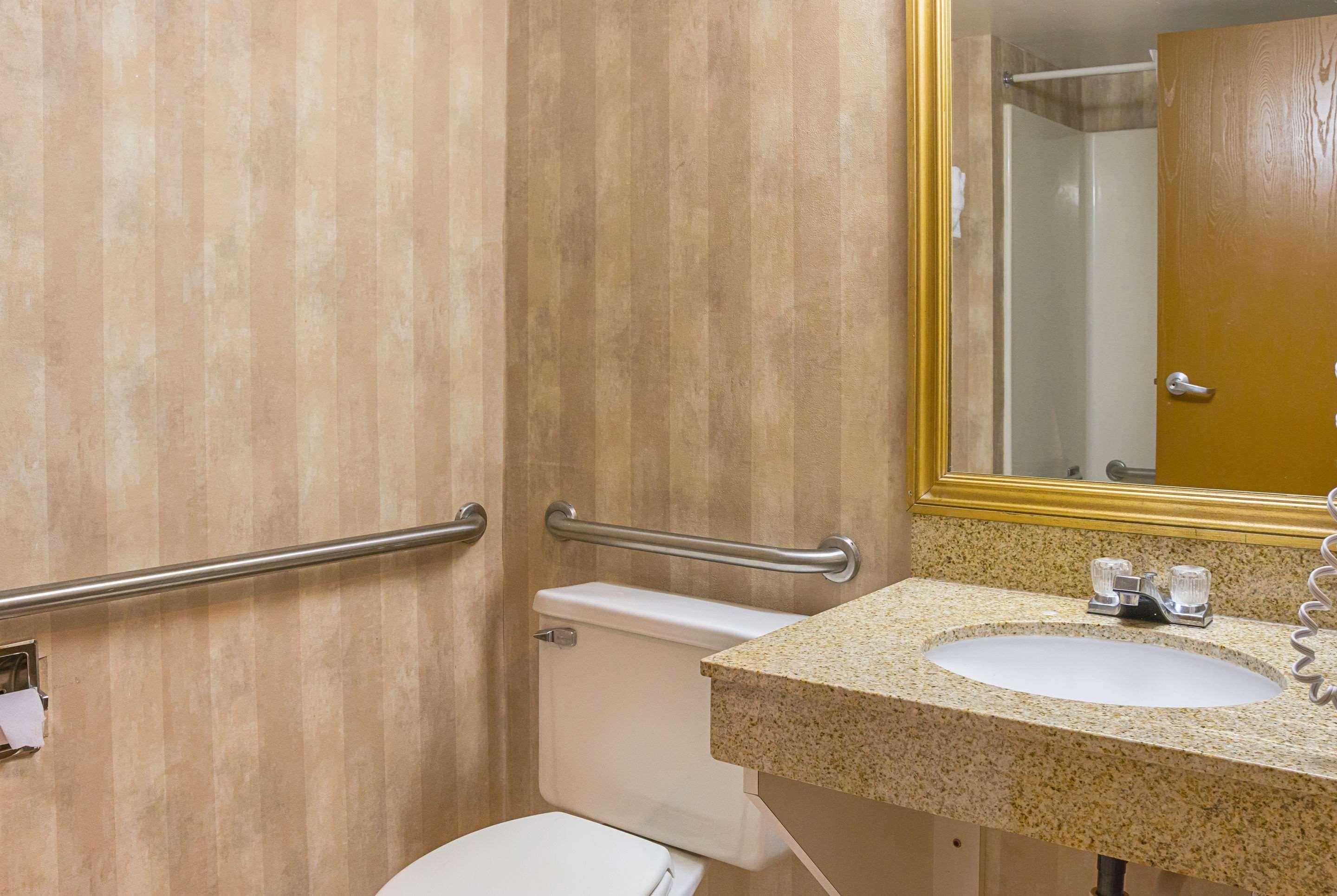 Quality Inn & Suites Detroit Metro Airport Romulus Zewnętrze zdjęcie