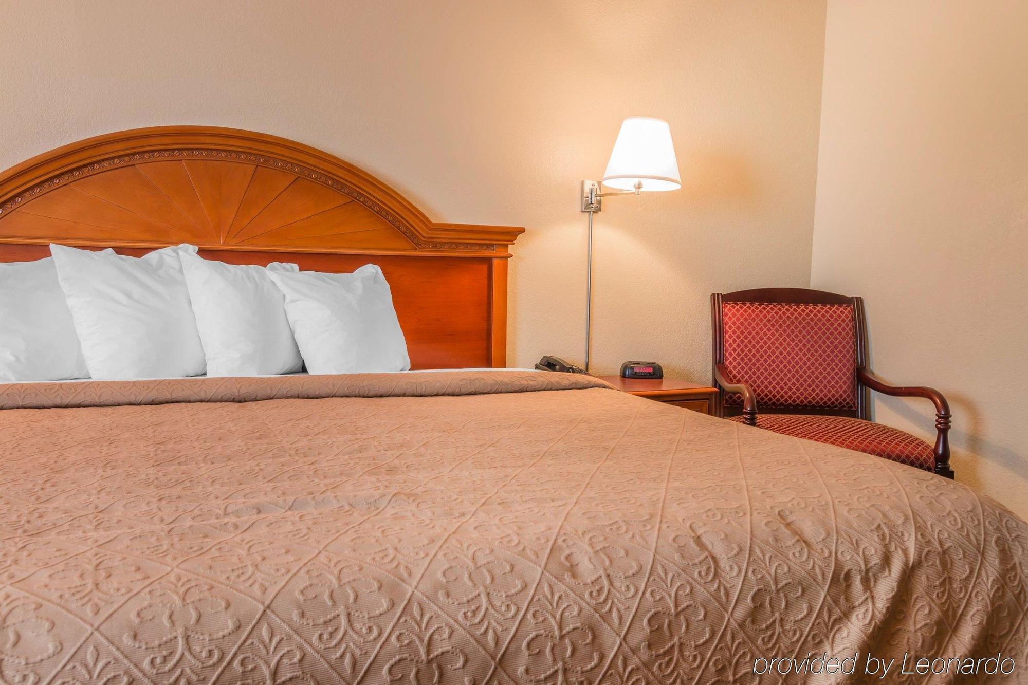Quality Inn & Suites Detroit Metro Airport Romulus Zewnętrze zdjęcie