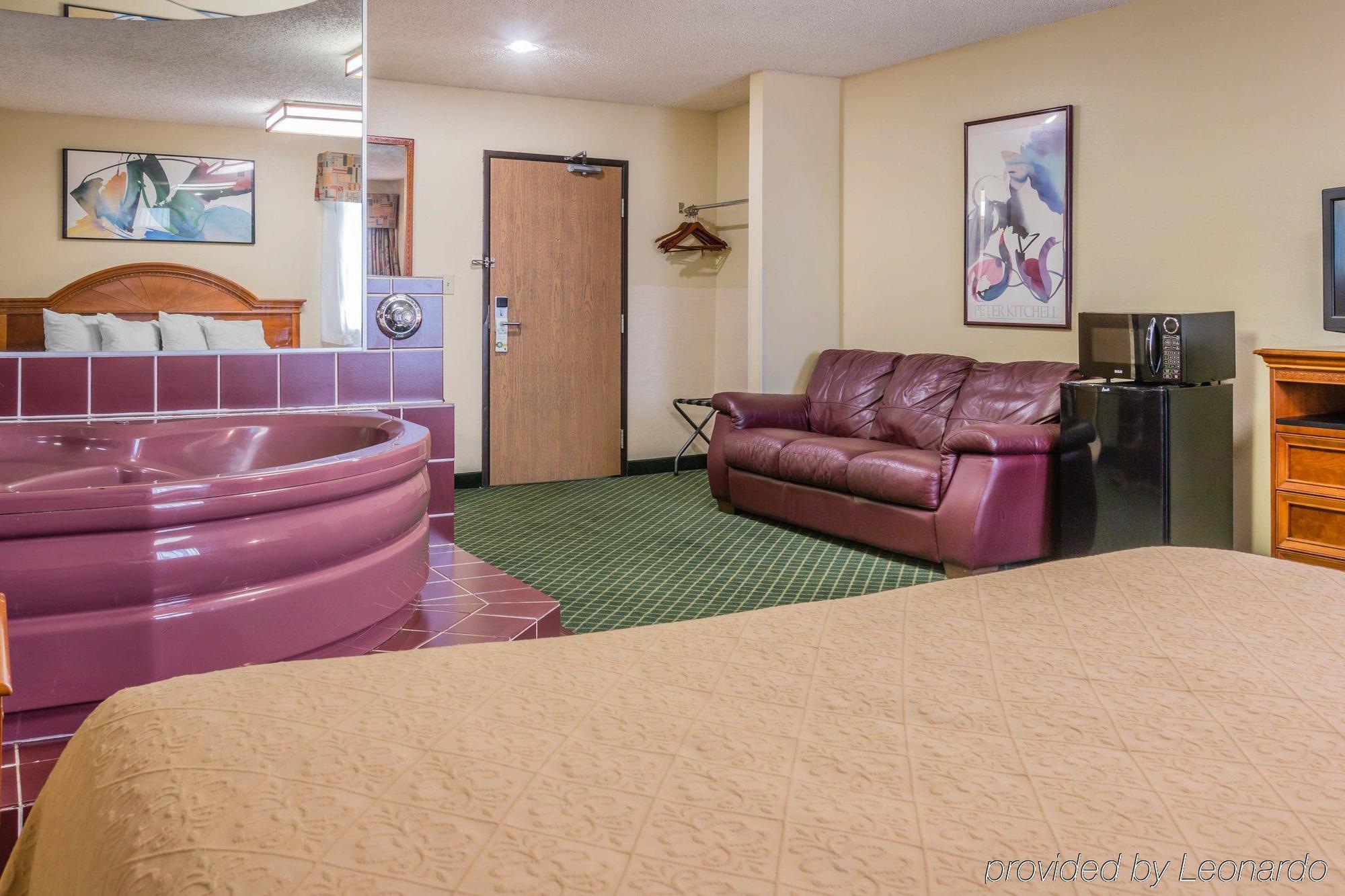 Quality Inn & Suites Detroit Metro Airport Romulus Zewnętrze zdjęcie