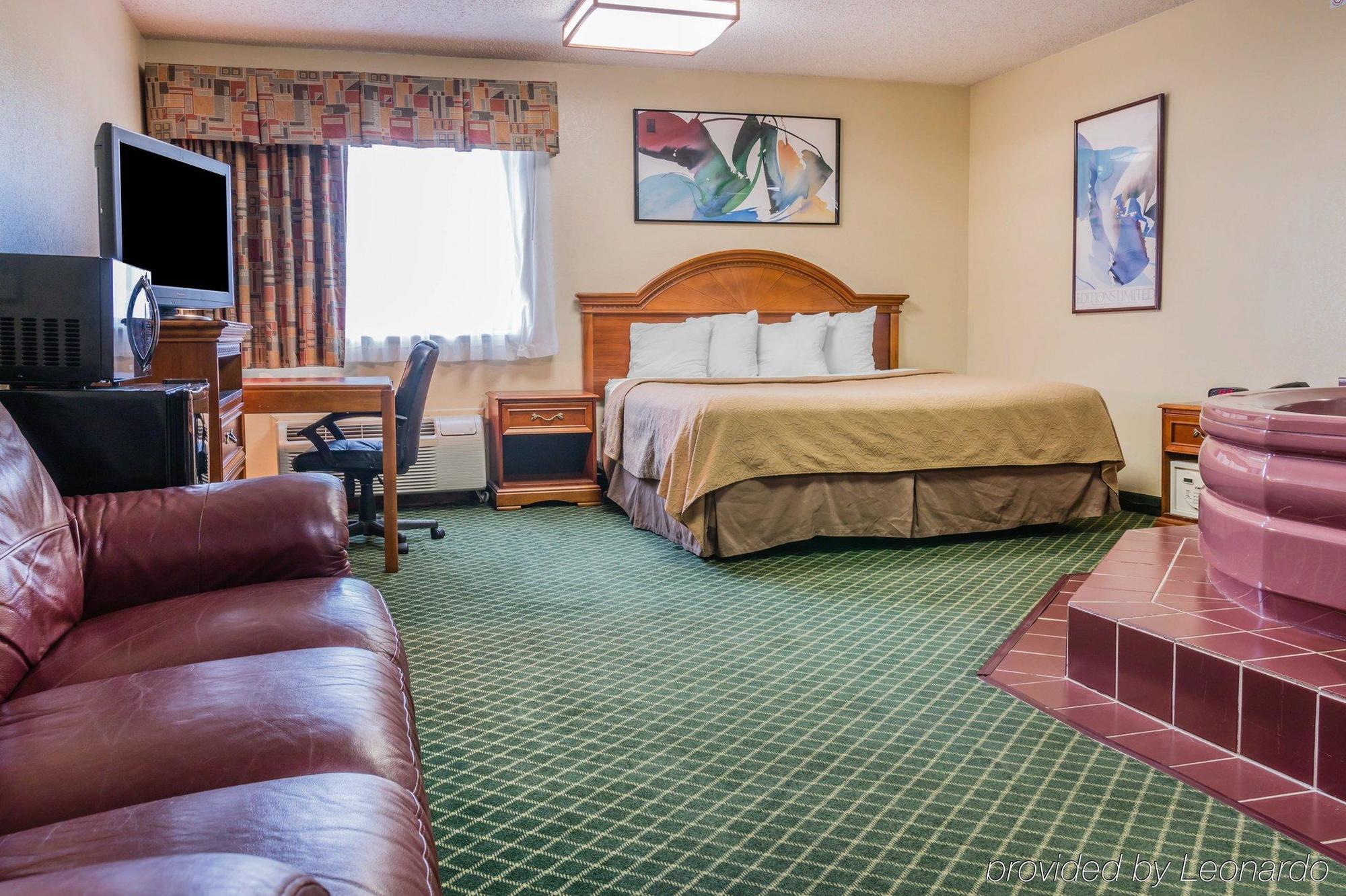 Quality Inn & Suites Detroit Metro Airport Romulus Zewnętrze zdjęcie