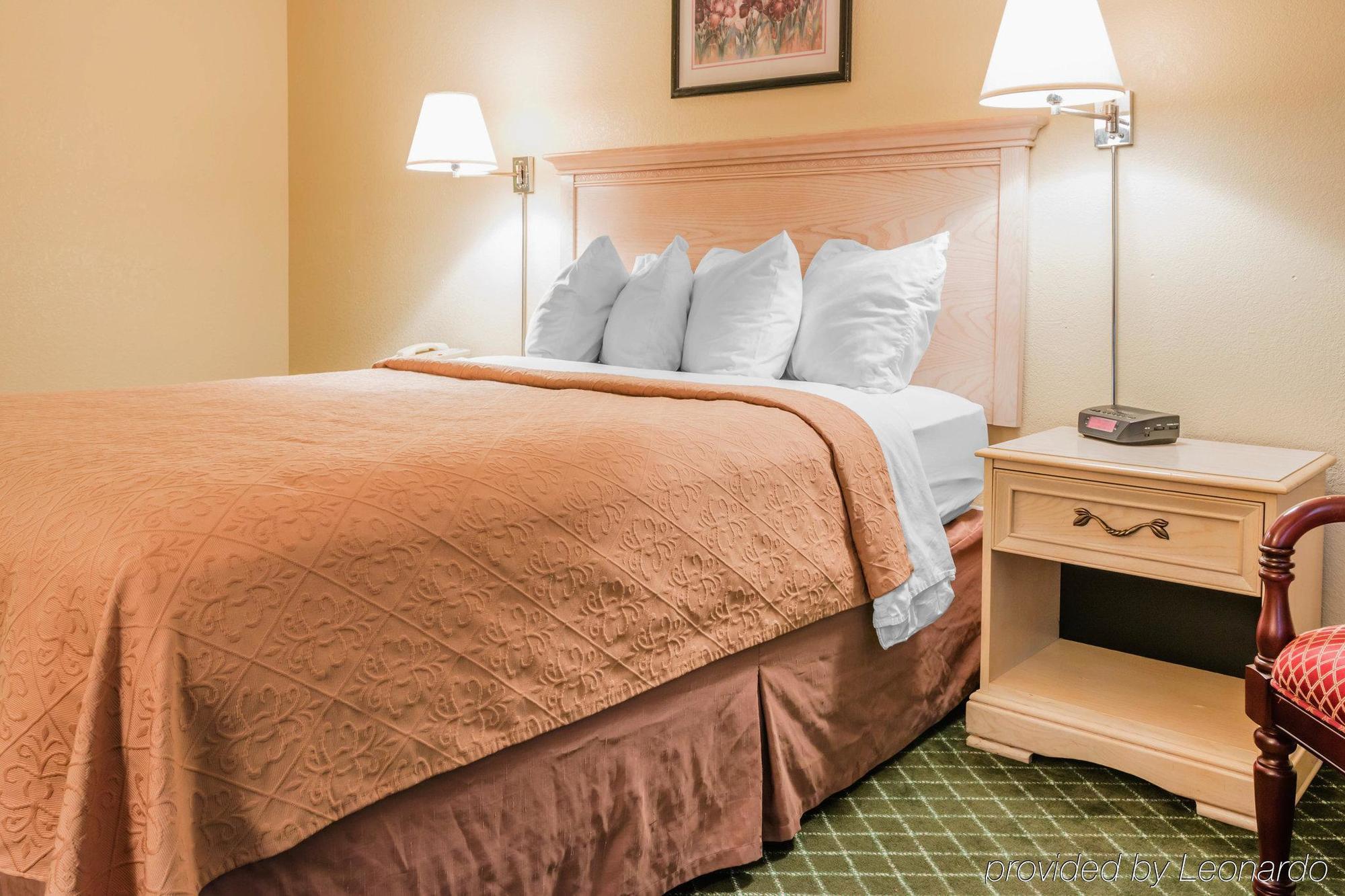 Quality Inn & Suites Detroit Metro Airport Romulus Zewnętrze zdjęcie