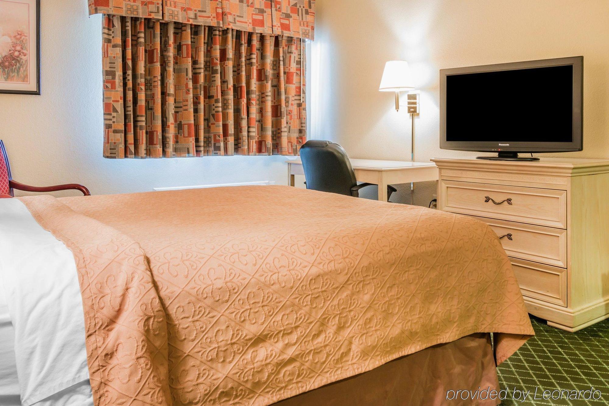 Quality Inn & Suites Detroit Metro Airport Romulus Zewnętrze zdjęcie
