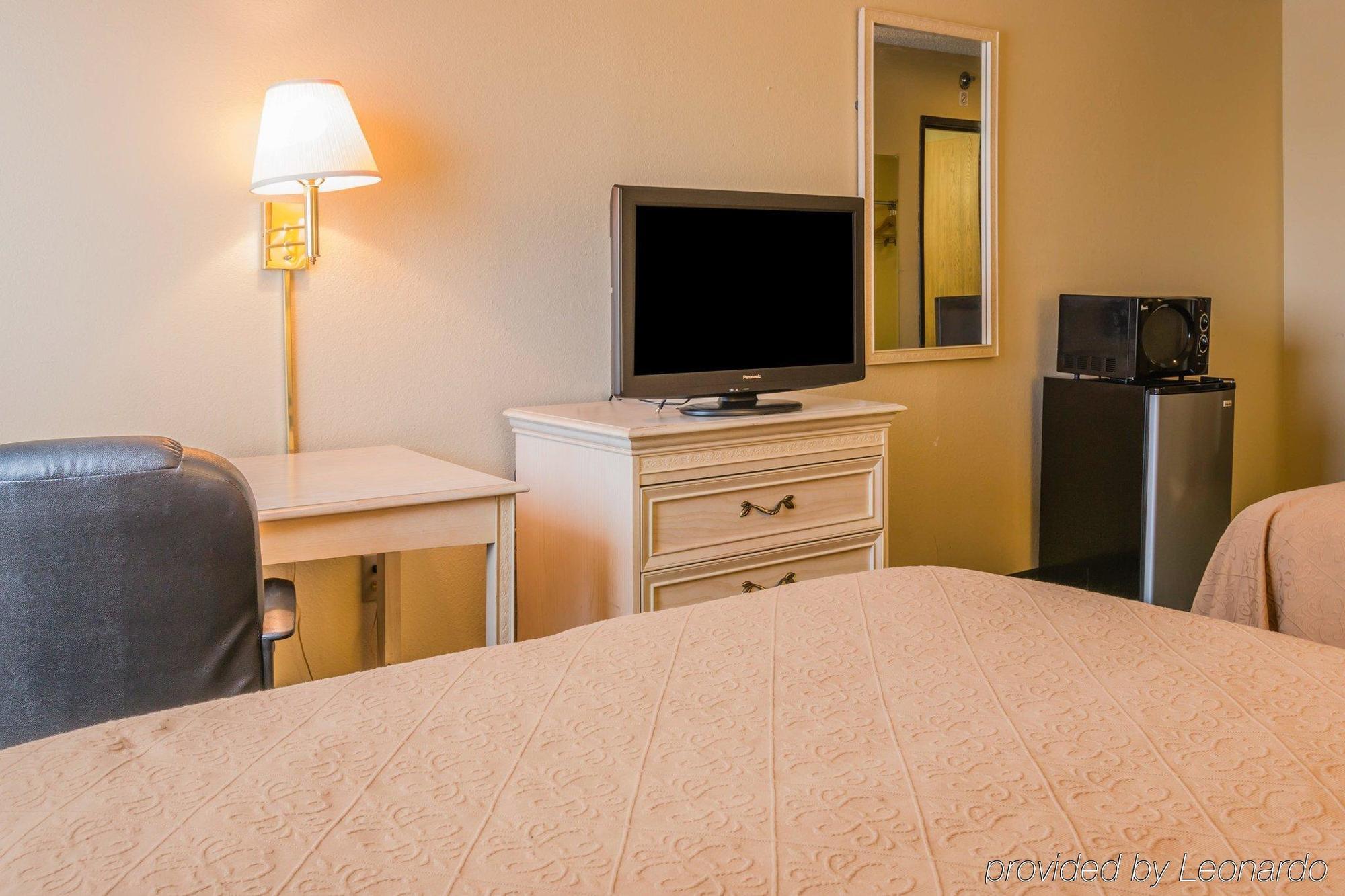 Quality Inn & Suites Detroit Metro Airport Romulus Zewnętrze zdjęcie