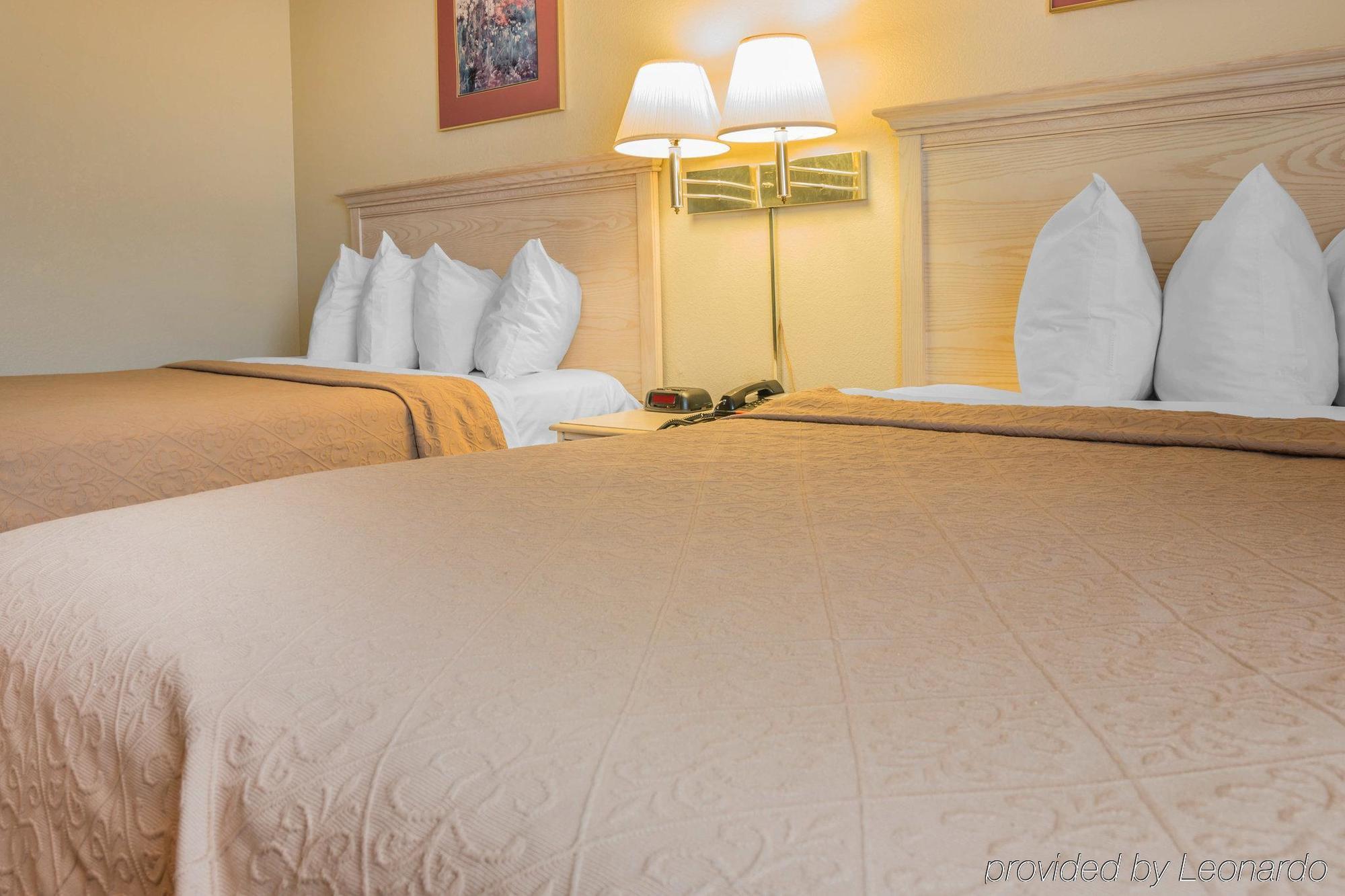 Quality Inn & Suites Detroit Metro Airport Romulus Zewnętrze zdjęcie