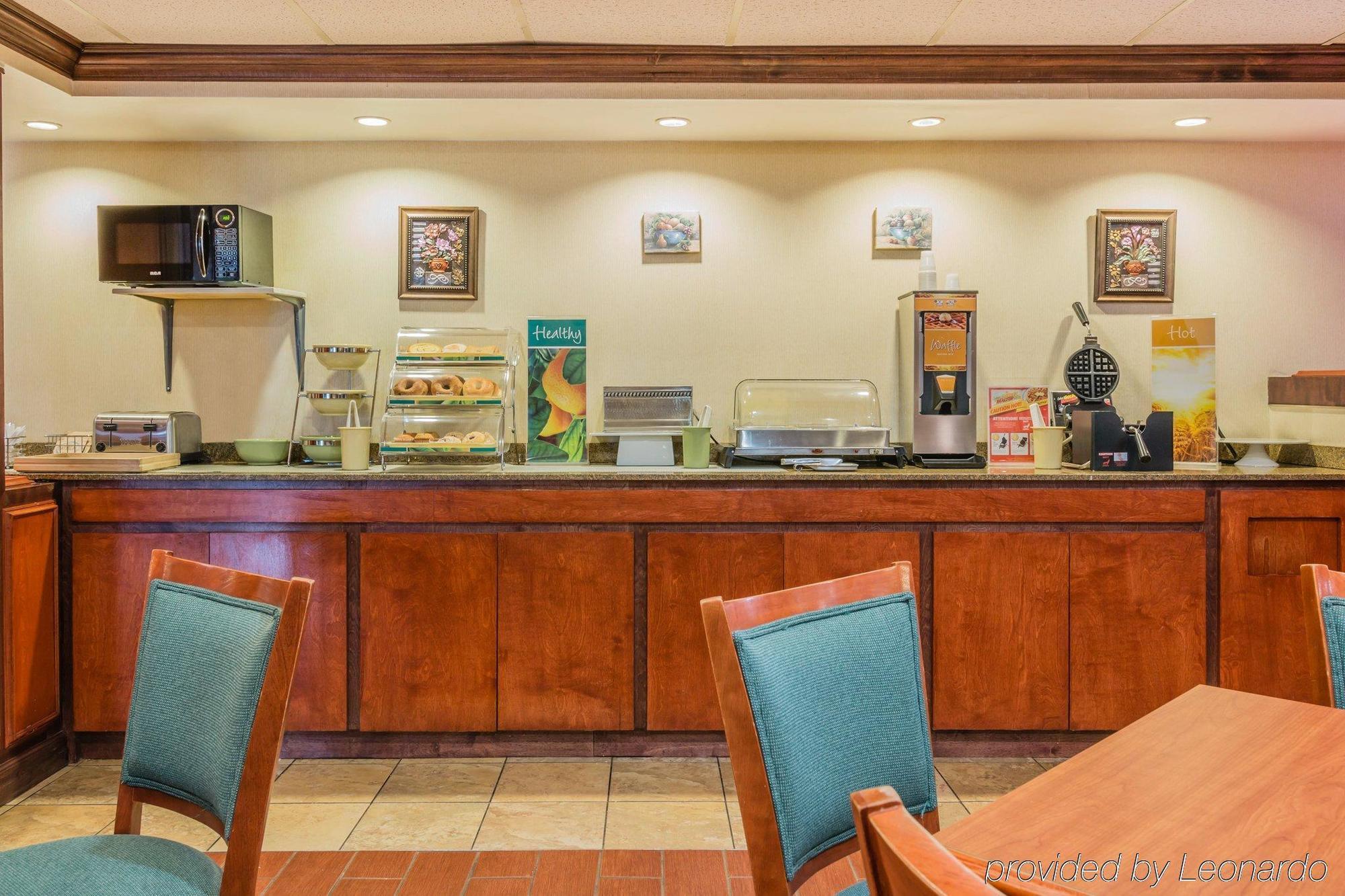 Quality Inn & Suites Detroit Metro Airport Romulus Zewnętrze zdjęcie